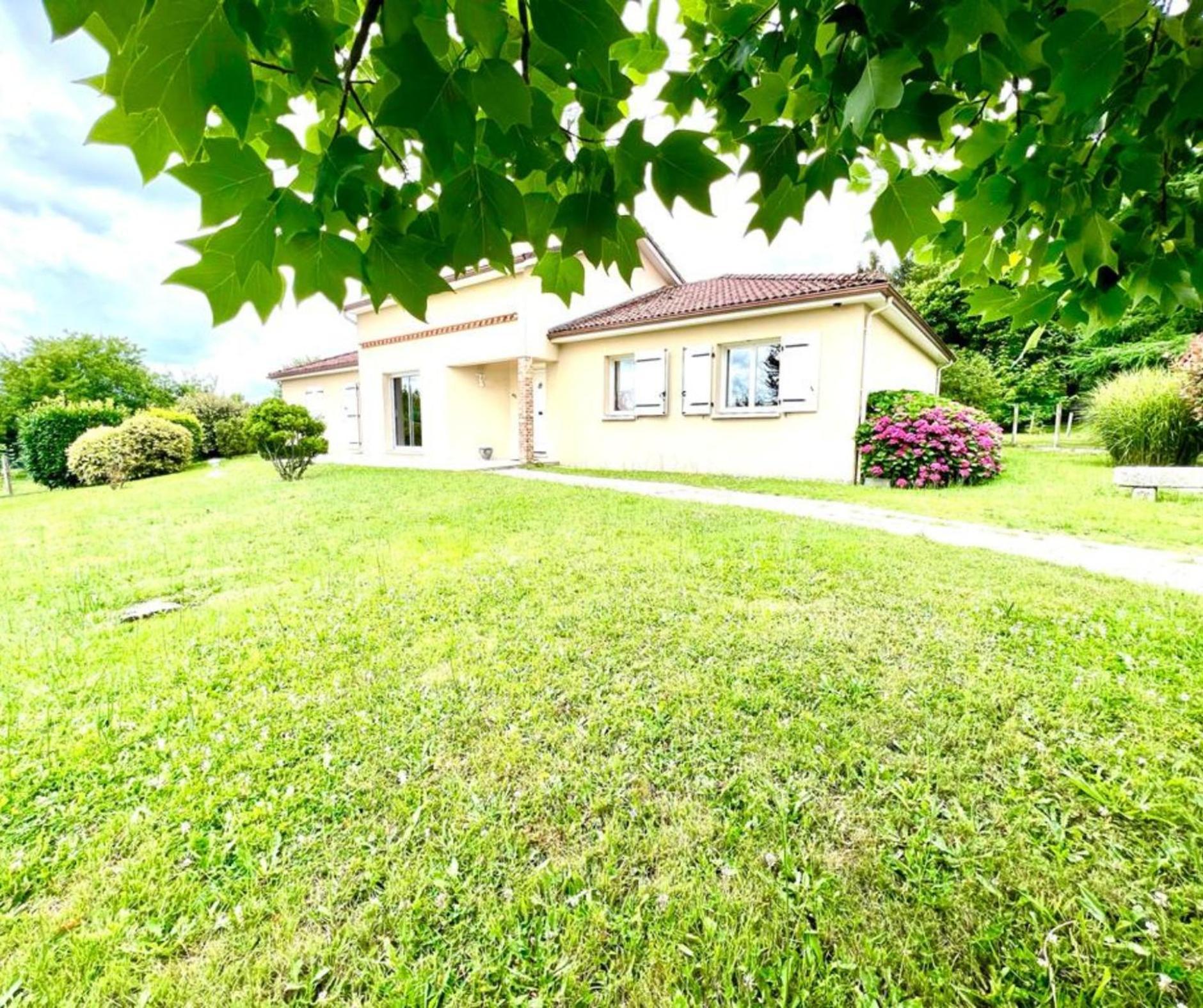 La Garde Familiale Et Spacieuse Couzeix 外观 照片