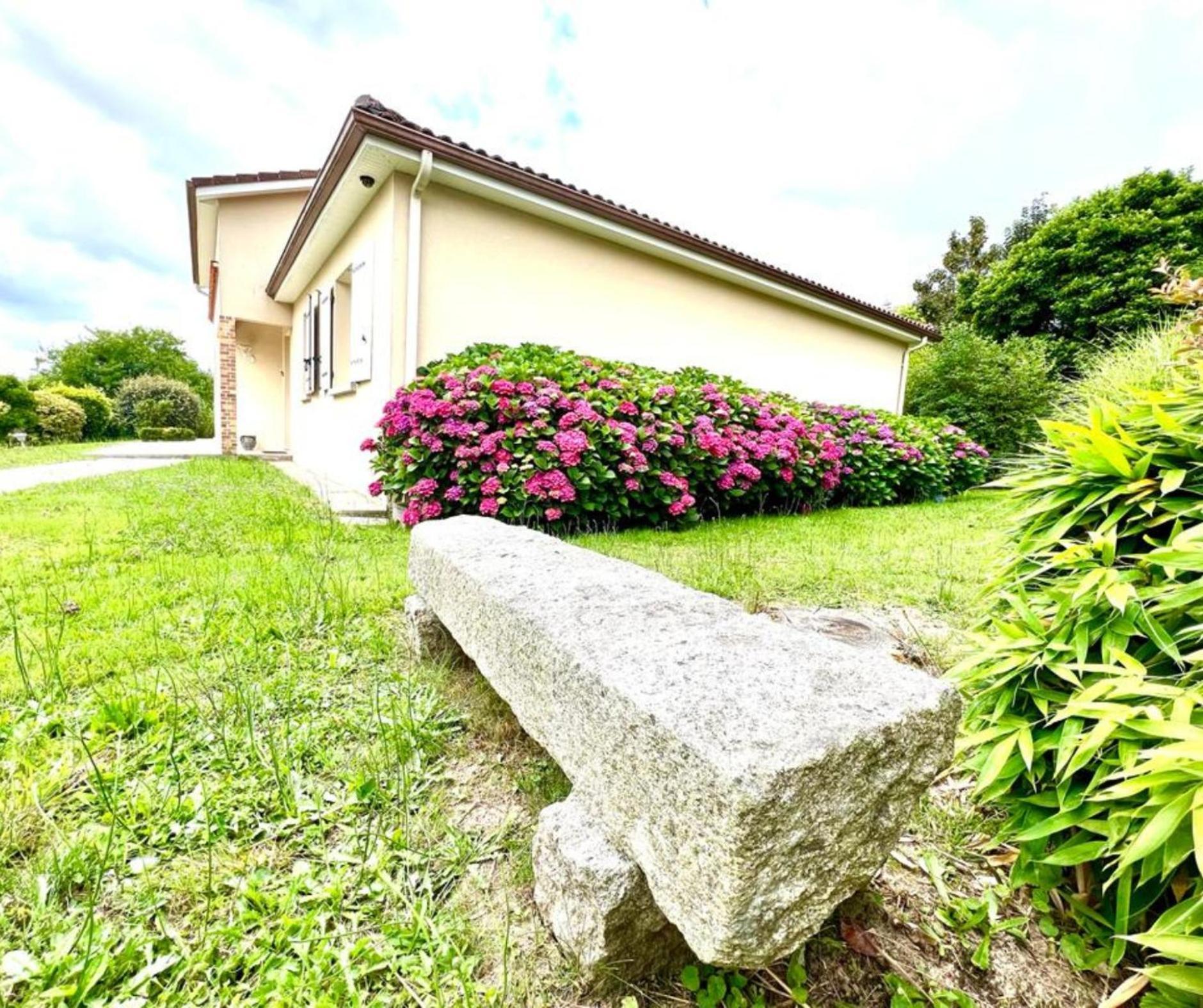 La Garde Familiale Et Spacieuse Couzeix 外观 照片