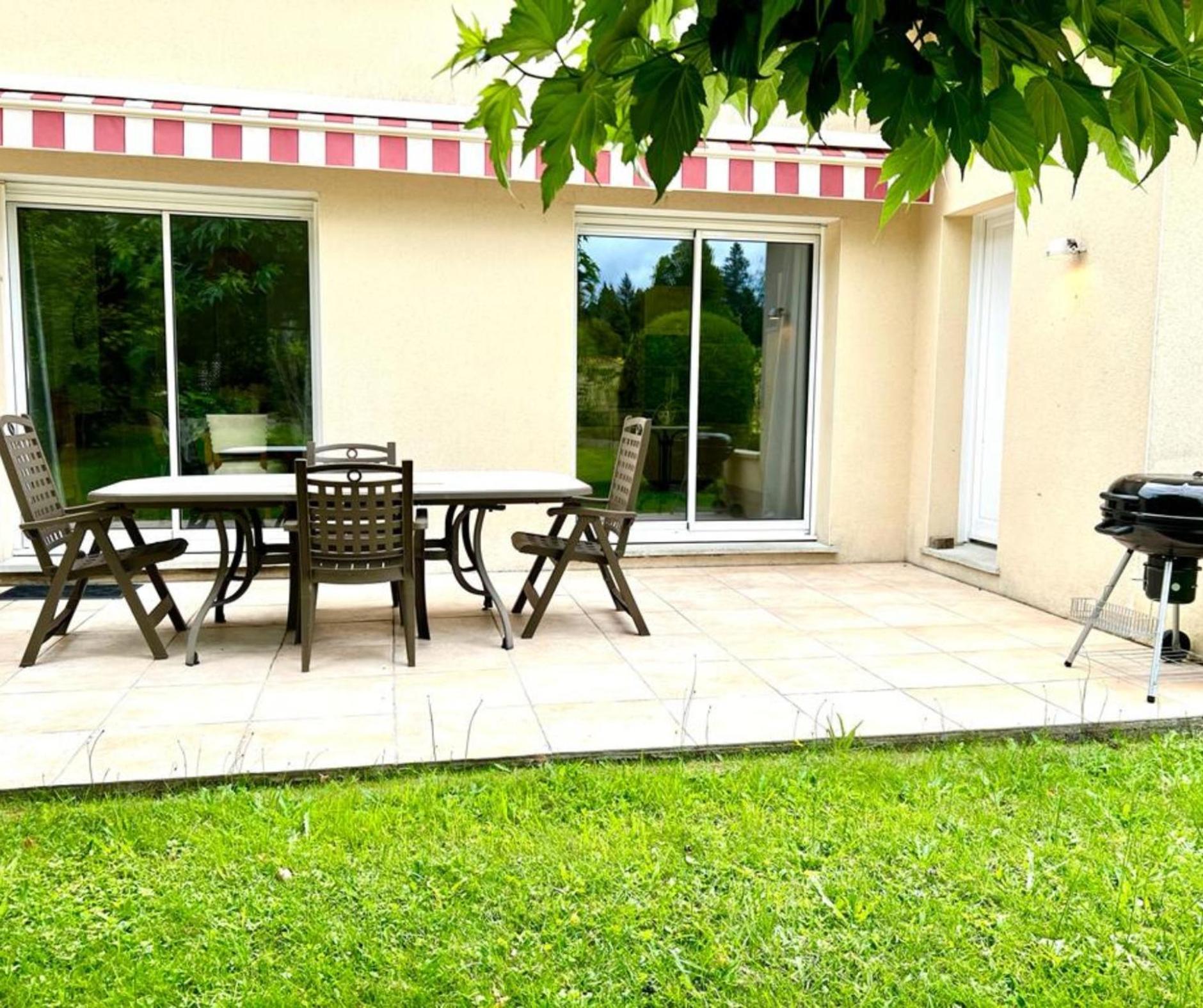 La Garde Familiale Et Spacieuse Couzeix 外观 照片